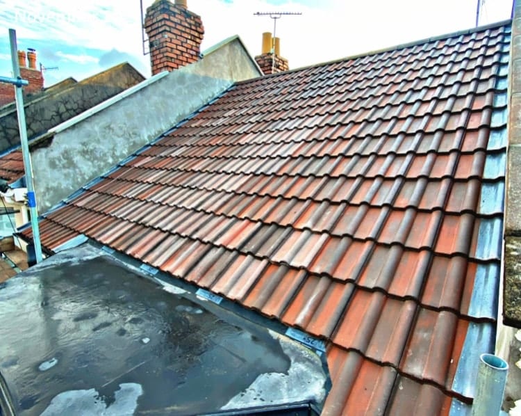 Button Roofing team at work
